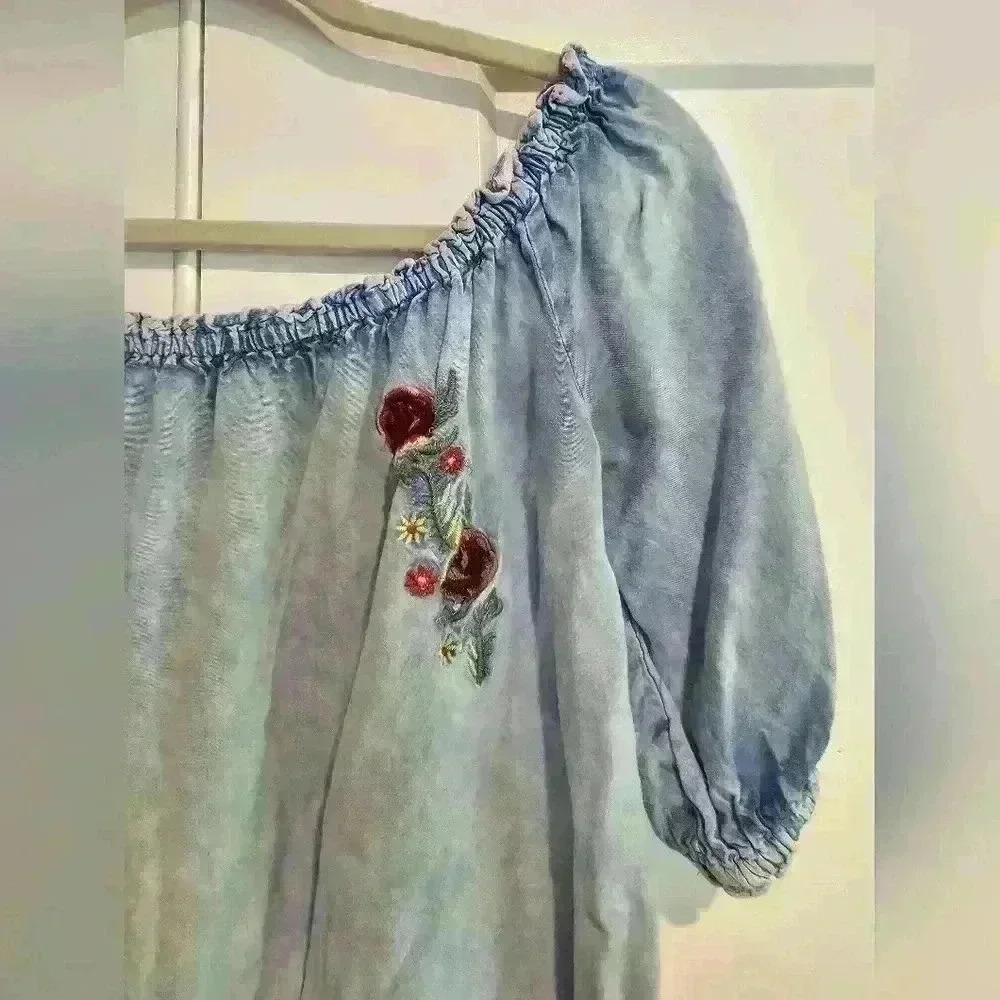 Embroidered Top - Picture 5 of 6